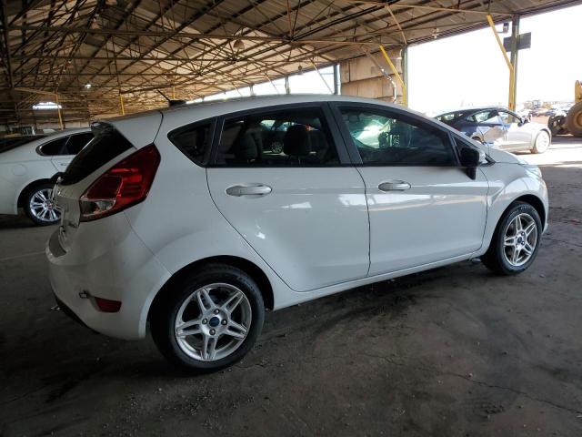 3FADP4EJXKM127673 - 2019 FORD FIESTA SE WHITE photo 3