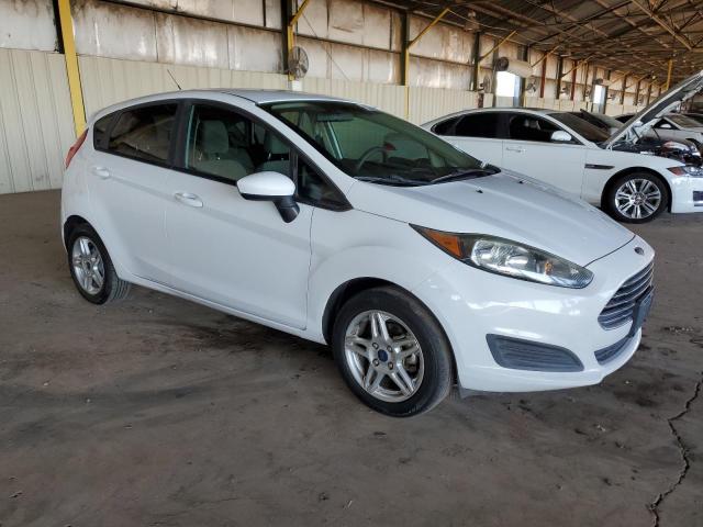 3FADP4EJXKM127673 - 2019 FORD FIESTA SE WHITE photo 4