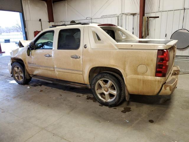 3GNTKGE77DG240449 - 2013 CHEVROLET AVALANCHE LTZ CREAM photo 2