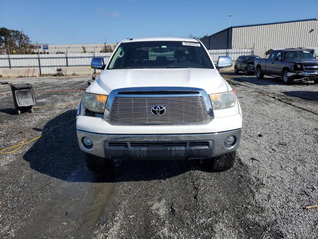 5TFDW5F16BX194900 - 2011 TOYOTA TUNDRA CREWMAX SR5 WHITE photo 5