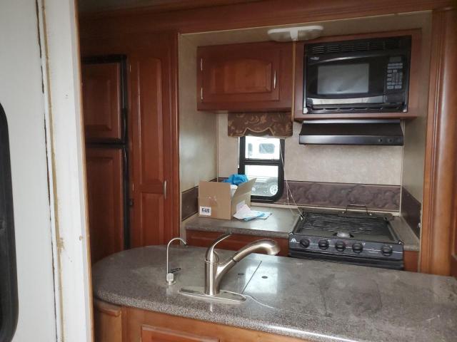 4YDF33022BE760034 - 2011 KEYSTONE TRAILER WHITE photo 8