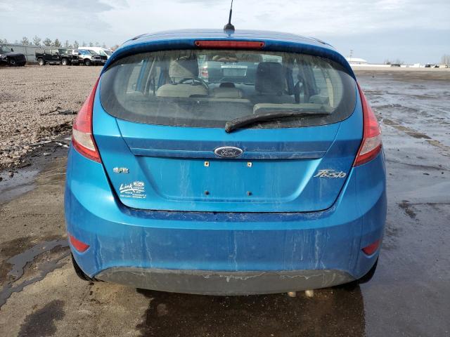 3FADP4EJ0CM132057 - 2012 FORD FIESTA SE BLUE photo 6