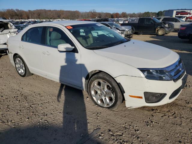 3FAHP0HA0BR310556 - 2011 FORD FUSION SE WHITE photo 4