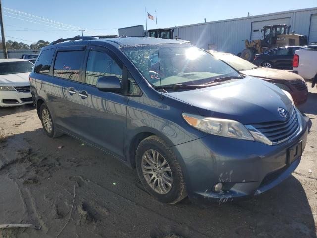 5TDYK3DC2ES503309 - 2014 TOYOTA SIENNA XLE BLUE photo 4