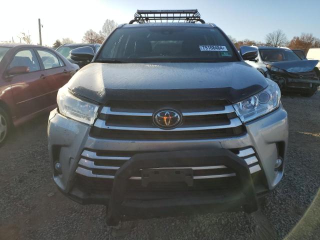 5TDJZRFH4JS529736 - 2018 TOYOTA HIGHLANDER SE SILVER photo 5