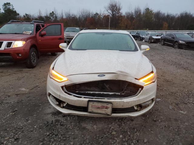 3FA6P0HD7HR124345 - 2017 FORD FUSION SE WHITE photo 5