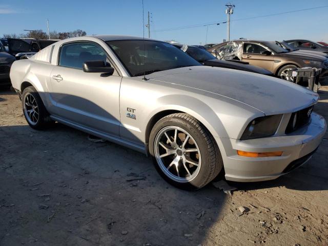 1ZVFT82H775304987 - 2007 FORD MUSTANG GT SILVER photo 4