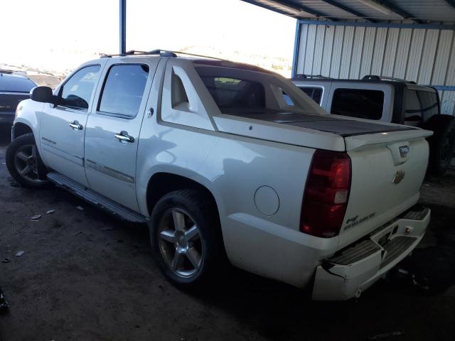 3GNTKGE70DG318683 - 2013 CHEVROLET AVALANCHE LTZ WHITE photo 2