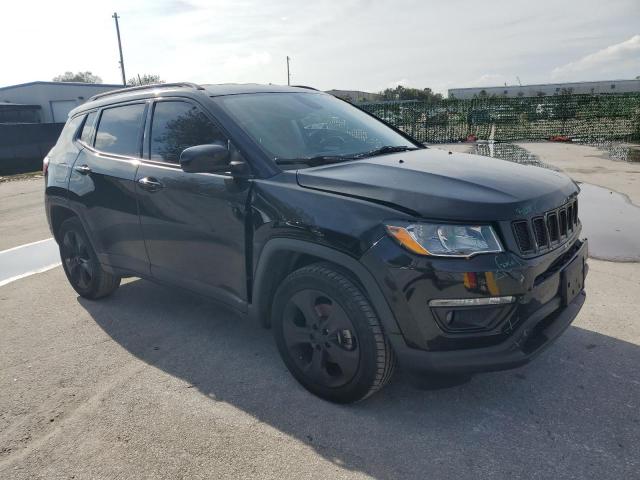 3C4NJCBB1JT501941 - 2018 JEEP COMPASS LATITUDE BLACK photo 4