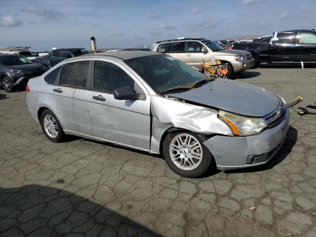 1FAHP35N59W131591 - 2009 FORD FOCUS SE SILVER photo 4