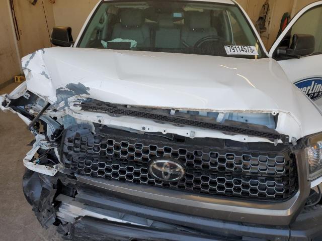 5TFUW5F15JX767557 - 2018 TOYOTA TUNDRA DOUBLE CAB SR/SR5 WHITE photo 11