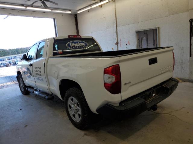 5TFUW5F15JX767557 - 2018 TOYOTA TUNDRA DOUBLE CAB SR/SR5 WHITE photo 2