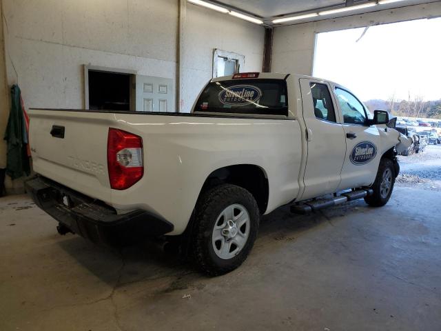 5TFUW5F15JX767557 - 2018 TOYOTA TUNDRA DOUBLE CAB SR/SR5 WHITE photo 3