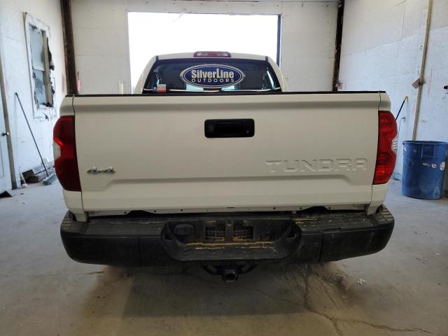 5TFUW5F15JX767557 - 2018 TOYOTA TUNDRA DOUBLE CAB SR/SR5 WHITE photo 6