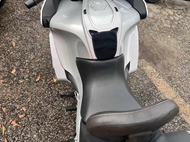 WB10388057ZT10948 - 2007 BMW R1200 RT SILVER photo 5