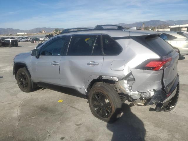 4T3T6RFV6NU071290 - 2022 TOYOTA RAV4 SE SILVER photo 2