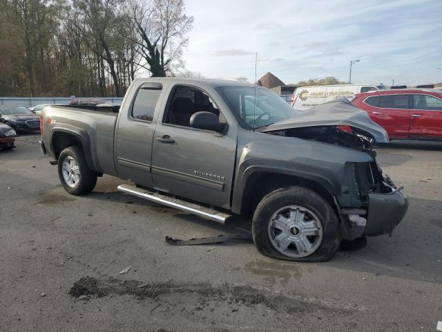 1GCRKSE34BZ404711 - 2011 CHEVROLET SILVERADO K1500 LT GRAY photo 4