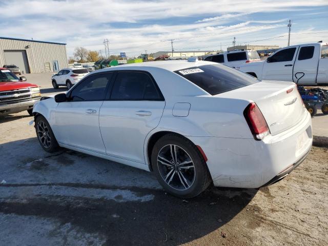 2C3CCAGG2JH149525 - 2018 CHRYSLER 300 S WHITE photo 2