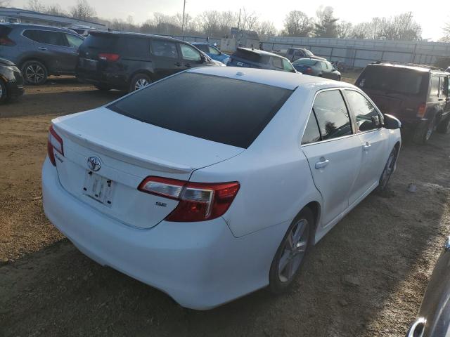 4T1BF1FK5CU562300 - 2012 TOYOTA CAMRY BASE WHITE photo 3