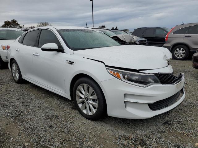 5XXGT4L3XGG002379 - 2016 KIA OPTIMA LX WHITE photo 4