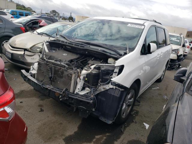 5TDKK3DC4FS682878 - 2015 TOYOTA SIENNA LE WHITE photo 1