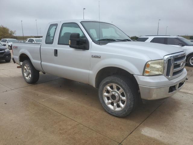 1FTSX21576EB42500 - 2006 FORD F250 SUPER DUTY SILVER photo 4