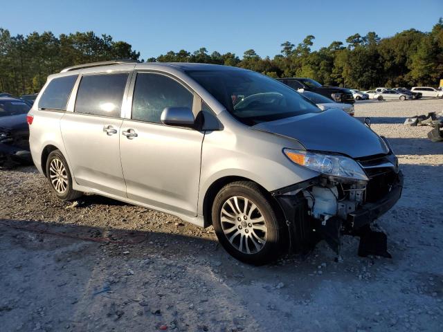 5TDYZ3DC5JS900969 - 2018 TOYOTA SIENNA XLE SILVER photo 4