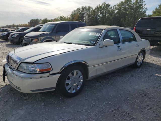 1LNHM83W23Y670608 - 2003 LINCOLN TOWN CARTIER WHITE photo 1