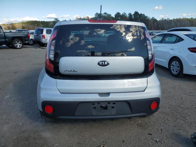 KNDJN2A20H7430468 - 2017 KIA SOUL GRAY photo 6