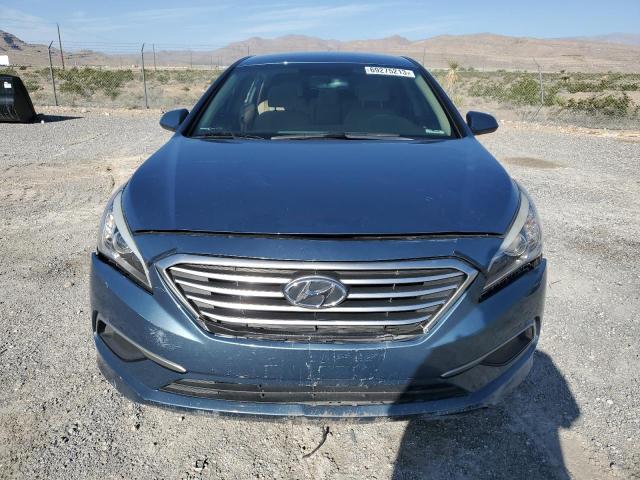 5NPE24AF5HH554465 - 2017 HYUNDAI SONATA SE BLUE photo 5