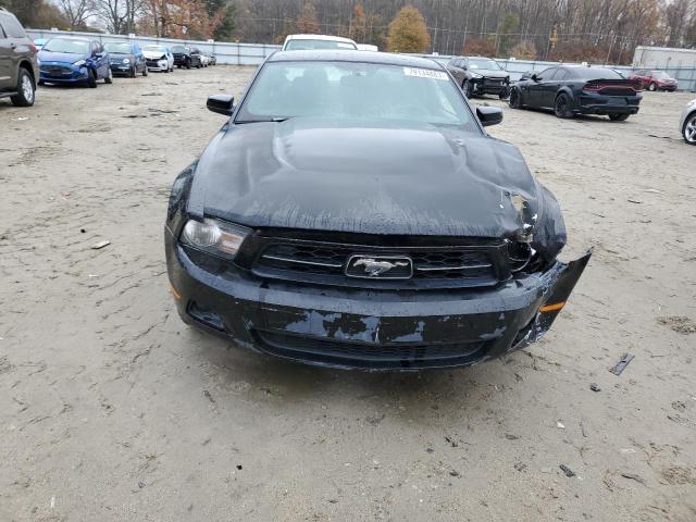 1ZVBP8AM4B5102893 - 2011 FORD MUSTANG BLACK photo 5