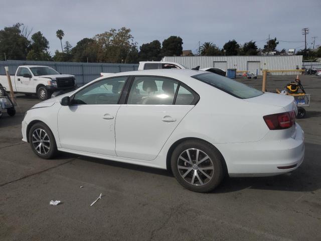 3VWDB7AJ4JM218255 - 2018 VOLKSWAGEN JETTA SE WHITE photo 2