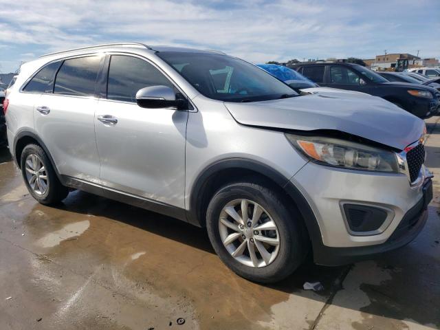 5XYPG4A36GG049346 - 2016 KIA SORENTO LX SILVER photo 4