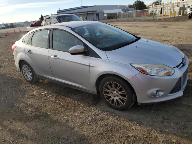 1FAHP3F23CL179510 - 2012 FORD FOCUS SE SILVER photo 4