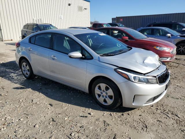 3KPFL4A78JE248204 - 2018 KIA FORTE LX SILVER photo 4