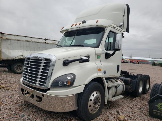 3AKJGBDV6JSKB0399 - 2018 FREIGHTLINER CASCADIA 1 WHITE photo 2