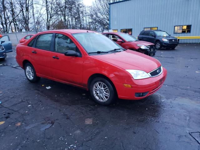 1FAHP34NX7W215890 - 2007 FORD FOCUS ZX4 RED photo 4