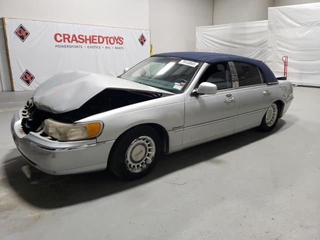1LNHM81W51Y647114 - 2001 LINCOLN TOWN CAR EXECUTIVE SILVER photo 1
