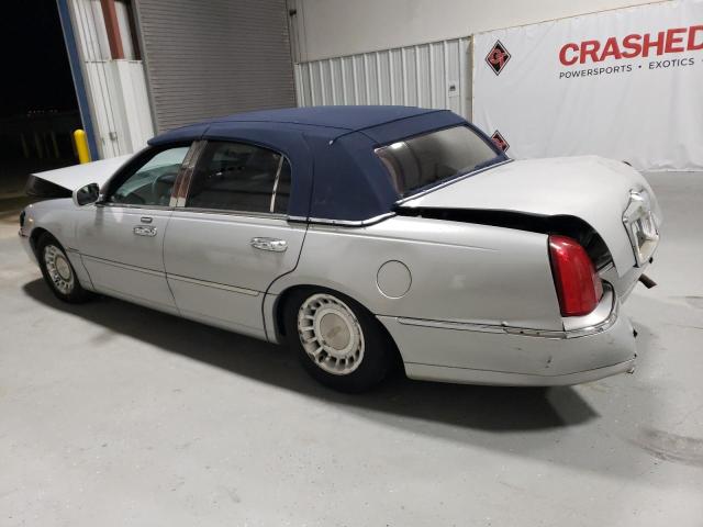 1LNHM81W51Y647114 - 2001 LINCOLN TOWN CAR EXECUTIVE SILVER photo 2
