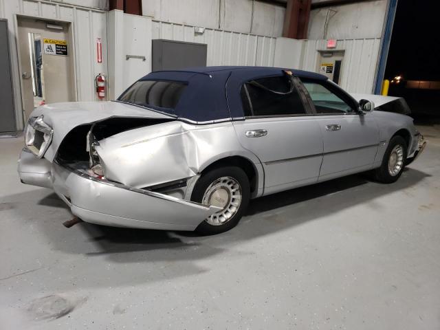 1LNHM81W51Y647114 - 2001 LINCOLN TOWN CAR EXECUTIVE SILVER photo 3