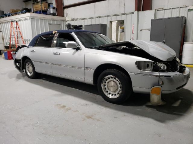 1LNHM81W51Y647114 - 2001 LINCOLN TOWN CAR EXECUTIVE SILVER photo 4