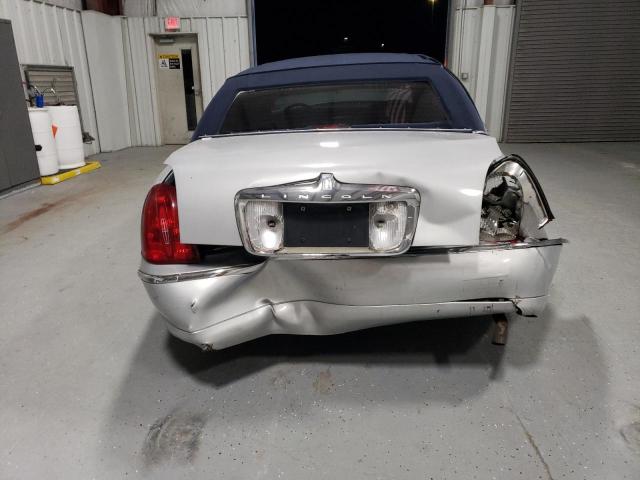 1LNHM81W51Y647114 - 2001 LINCOLN TOWN CAR EXECUTIVE SILVER photo 6