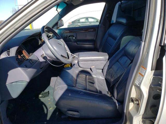 1LNHM81W51Y647114 - 2001 LINCOLN TOWN CAR EXECUTIVE SILVER photo 7