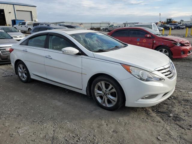 5NPEC4AC1BH127052 - 2011 HYUNDAI SONATA SE WHITE photo 4