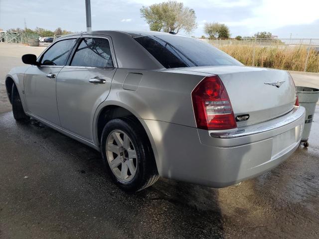 2C3KA63H67H754122 - 2007 CHRYSLER 300C SILVER photo 2