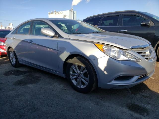 5NPEB4AC9CH421142 - 2012 HYUNDAI SONATA GLS SILVER photo 4