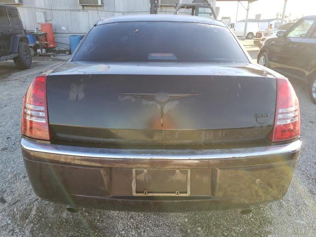 2C3JA63H45H520957 - 2005 CHRYSLER 300C MAROON photo 6