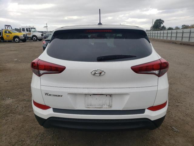 KM8J23A48HU508511 - 2017 HYUNDAI TUCSON SE WHITE photo 6