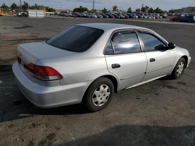 JHMCF86491C000677 - 2001 HONDA ACCORD DX SILVER photo 3