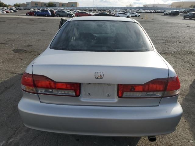 JHMCF86491C000677 - 2001 HONDA ACCORD DX SILVER photo 6